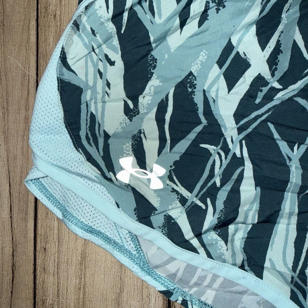 Under Armour Women's UA Fly-By 2.0 Printed Shorts Heatgear Loose Fit Size Small - Picture 2 of 9